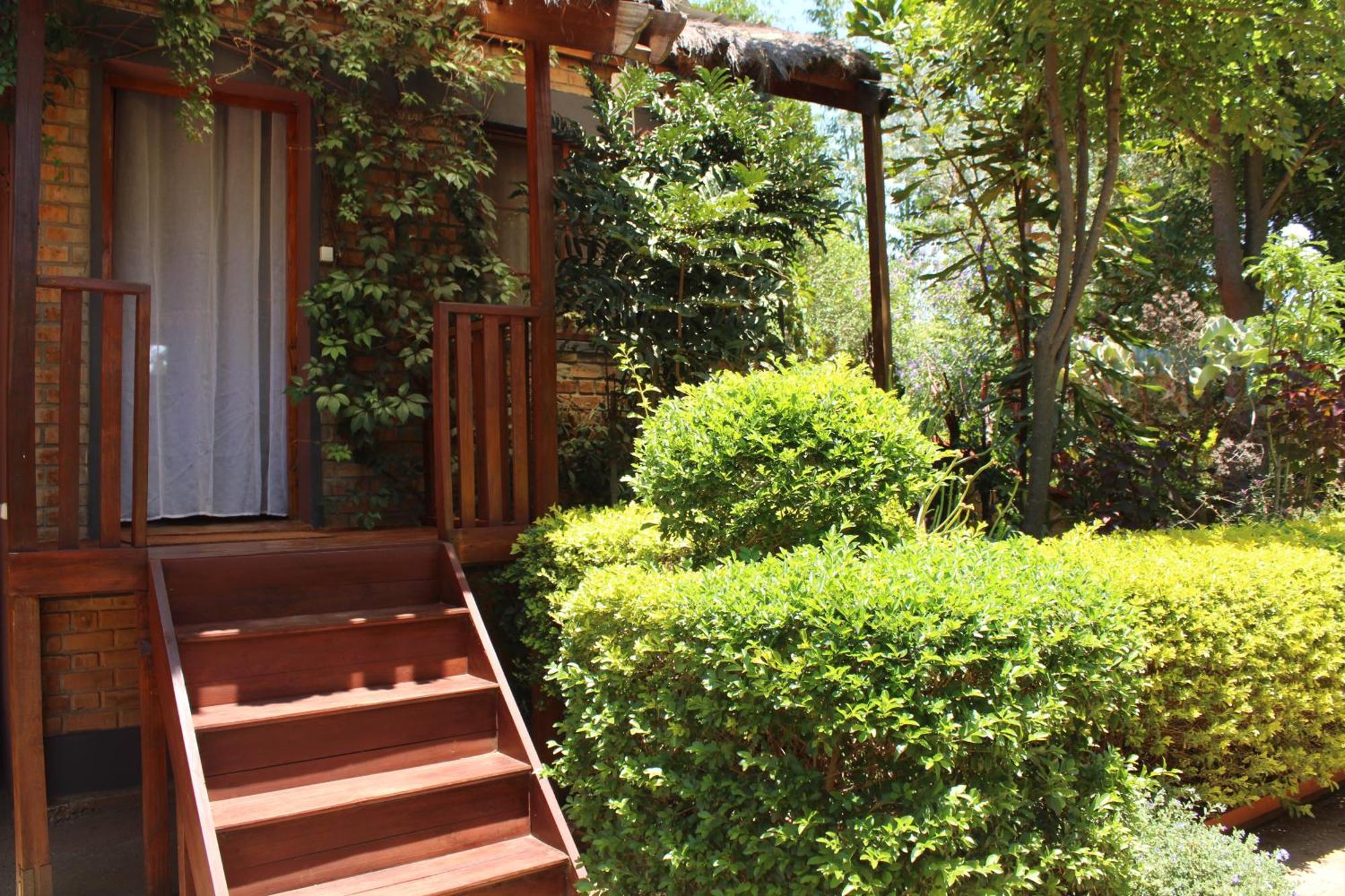 Souimanga-Hotel Antsirabe Esterno foto